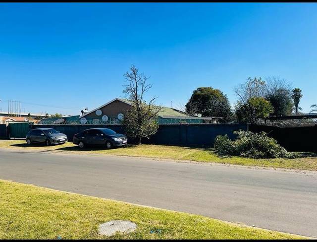 15 BEDROOM HOUSE FOR SALE IN RHODESFIELD